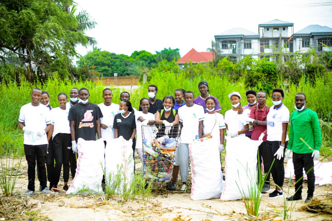 Jeunes engagés dans la protection de l'environnement